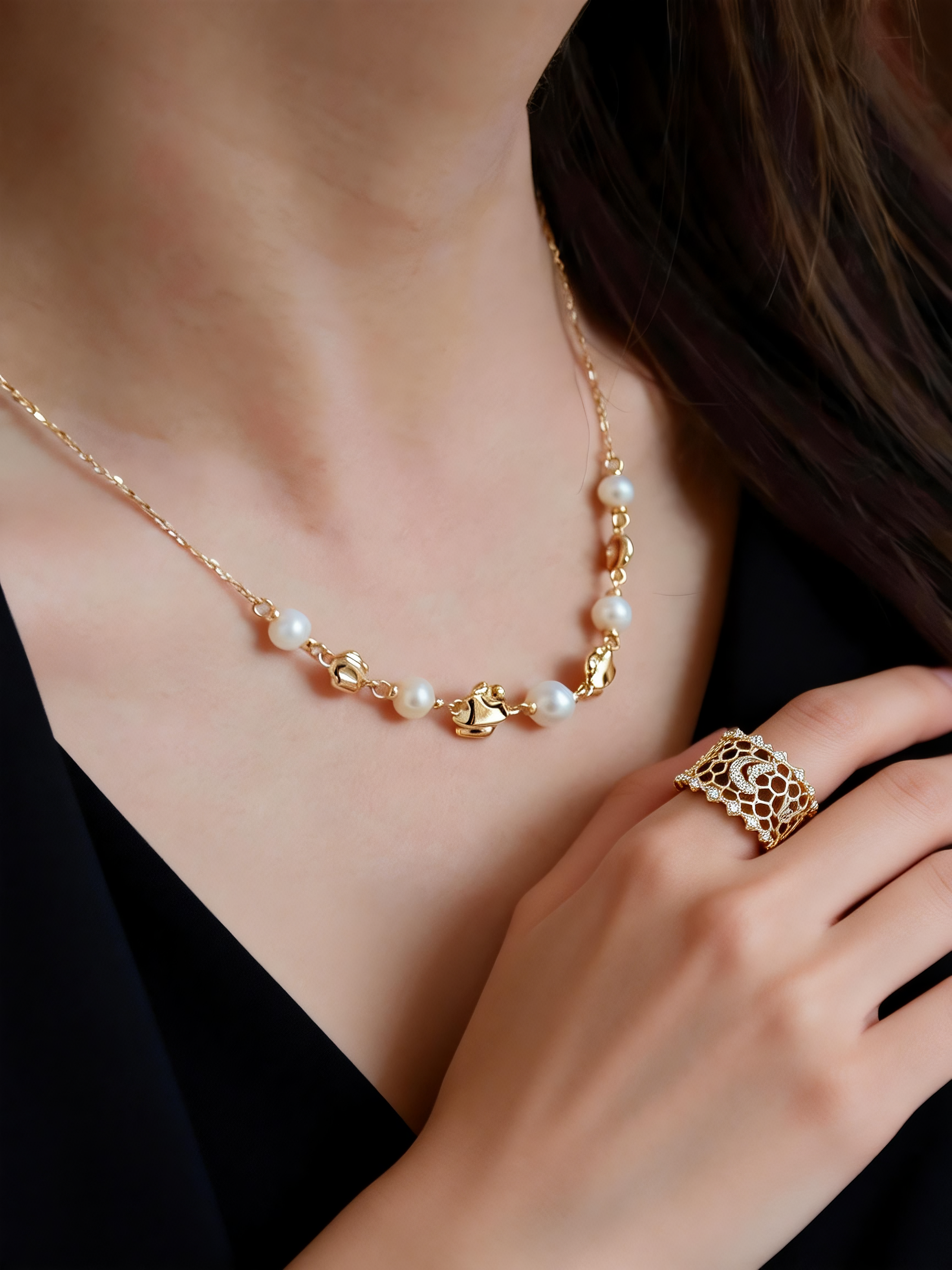 Molten Gold & Pearl Necklace